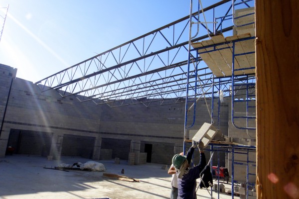 lunchroom, installing final roof beams